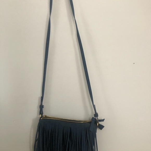 Old Navy fringe crossbody bag - Picture 2 of 5